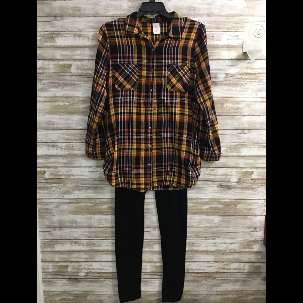 BUNDLE! Plaid shirt/ leggings